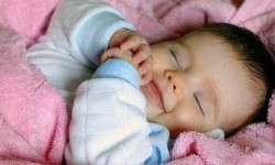 علت لبخند نوزاد در خواب