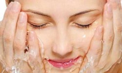 روش صحیح شستن و خشک کردن صورت