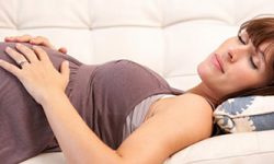 علت مشکلات خواب در دوران بارداری چیست؟