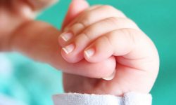 آشنایی با روش صحیح گرفتن ناخن نوزادان